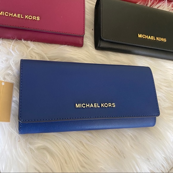 Michael Kors large carryall wallet clutch - Picture 8 of 12